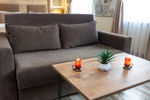 Deluxe Quadruple Room | Desk, laptop workspace, soundproofing, iron/ironing board - LINNGA HOTEL & SUITE (Istanbul)