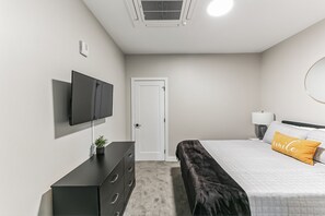 2 bedrooms, iron/ironing board, Internet, bed sheets - Downtown/Bengals/Reds/TQL/OTR (Cincinnati)