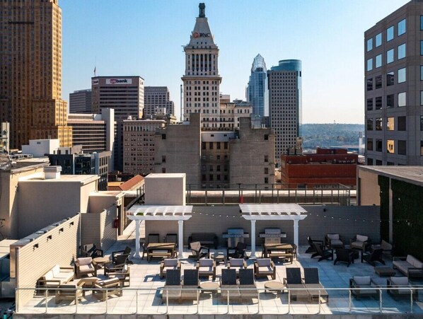 Outdoor dining - Downtown/Bengals/Reds/TQL/OTR (Cincinnati)