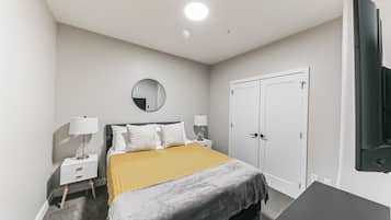 2 slaapkamers, een strijkplank/strijkijzer, internet, beddengoed