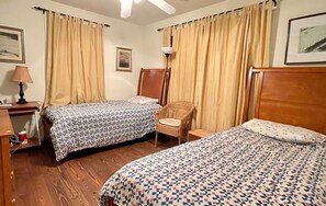 6 bedrooms, in-room safe, desk, iron/ironing board
