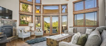 Stunning sunsets, mountain views, and minutes to the mountain.