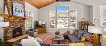 New Luxury 5bedroom, Gondola Views, Close to Mt