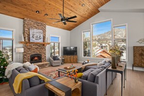 Télévision, cheminée