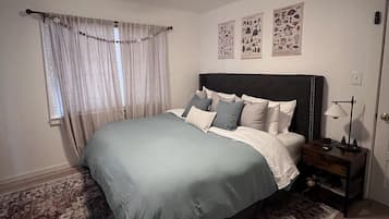 2 chambres, bureau, fer et planche à repasser, lit parapluie