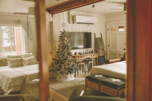 2 bedrooms, desk, iron/ironing board, travel crib - Pet friendly 2bed 2bath sleeps 6 Cabin in Kings Beach (Kings Beach)