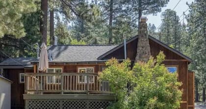 Pet friendly 2bed 2bath sleeps 6 Cabin in Kings Beach