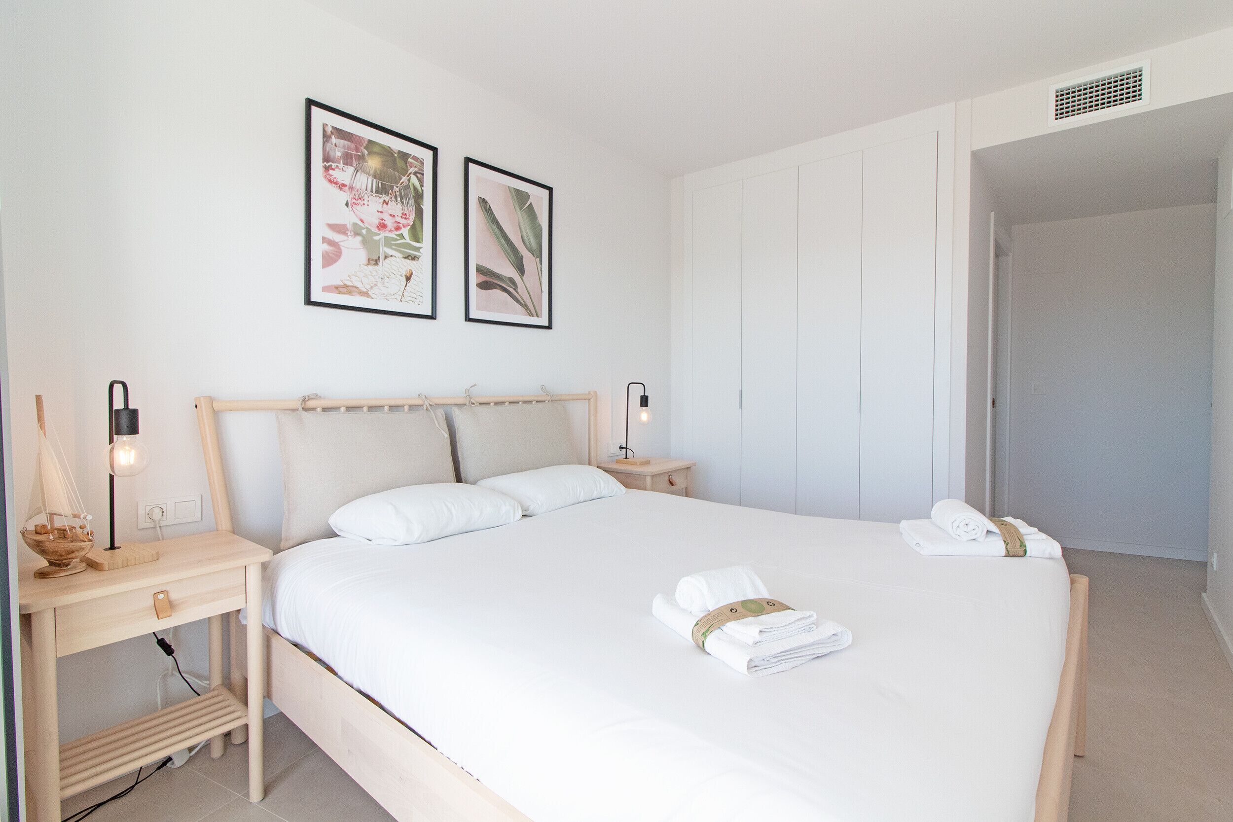2 dormitorios, tabla de planchar con plancha, wifi gratis y ropa de cama