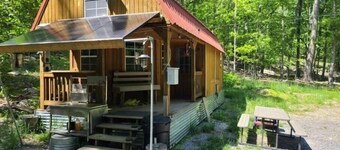 Primitive Cozy off grid tiny home with Starlink
