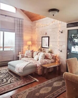 Smart TV, fireplace
