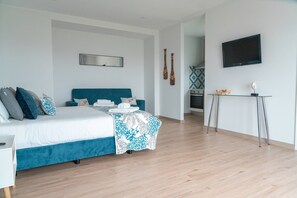 2 bedrooms, iron/ironing board, Internet, bed sheets