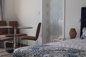 2 bedrooms, iron/ironing board, Internet, bed sheets