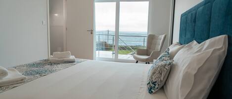 2 bedrooms, iron/ironing board, internet, bed sheets