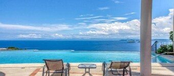 Specatular 3-bedroom Penthouse with the BEST ocean views! With a Rooftop patio