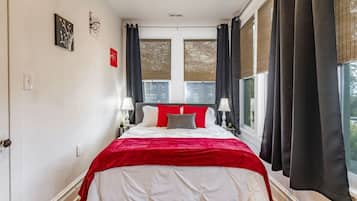 2 Schlafzimmer, Schreibtisch, BĂŒgeleisen/BĂŒgelbrett, Reisekinderbett