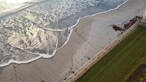 On the beach - Breathtaking, Elegant, Direct Oceanfront Condo (New Smyrna Beach)