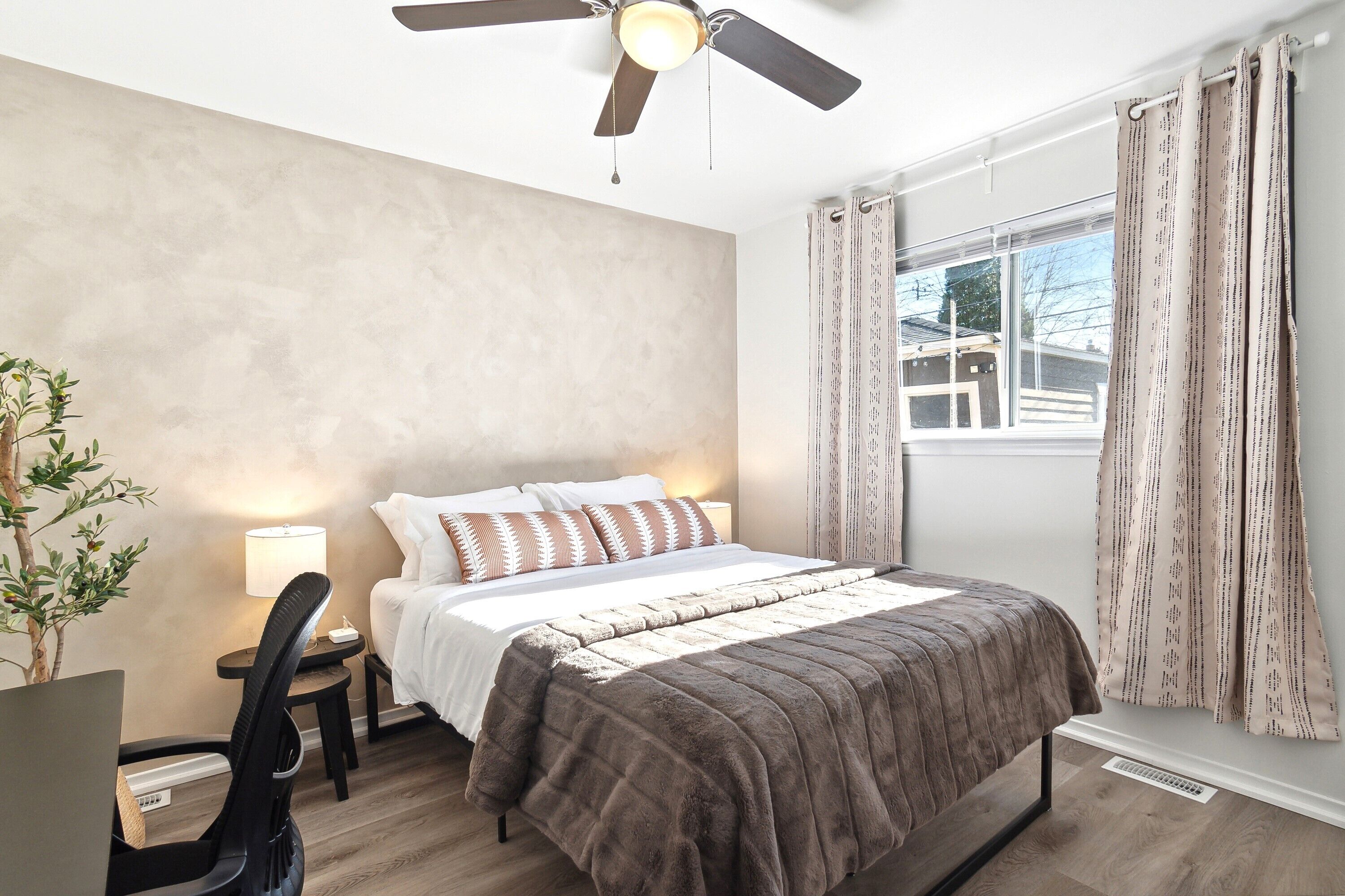 3 soverom, skrivebord, strykejern/-brett og wi-fi (inkludert)