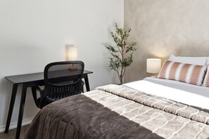 3 bedrooms, desk, iron/ironing board, free WiFi