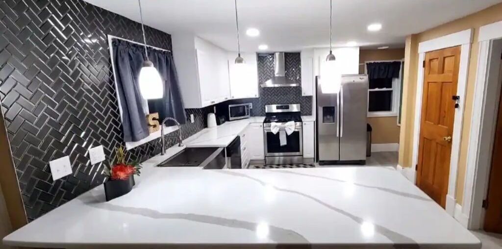 Spacious 3-BR Colonial Home, Free Parking & Wi-Fi
