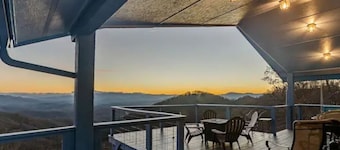 Bella Vista -HOT TUB! -A View Forever!