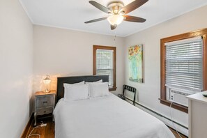 4 bedrooms, desk, iron/ironing board, travel crib