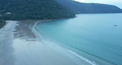 Casa Aconchegante, a 50 Metros da Praia, Proj. Arquiteto Paulo Mendes da Rocha