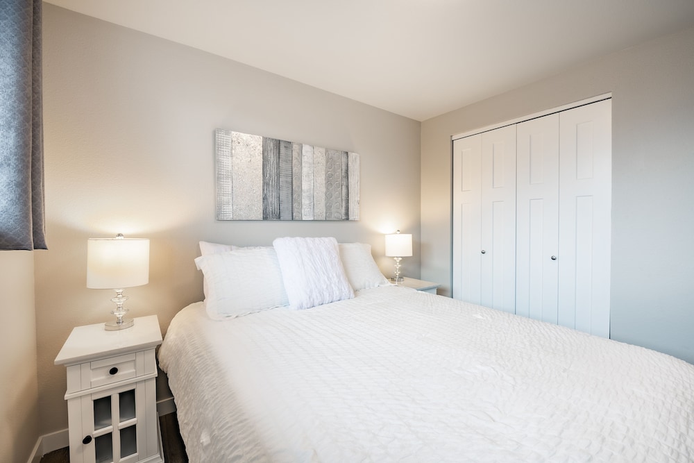 Charming Condo with Summer Outdoor Pool Birch Bay Vrbo