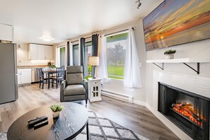 Interior - Relax This Spring • Hot Tub • Steps to the Bay 109 (Blaine)