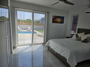 2 bedrooms, in-room safe, desk, iron/ironing board