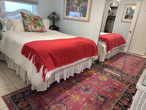 1 bedroom, desk, iron/ironing board, free WiFi - Botanical Beach Cottage (Lake Worth Beach)