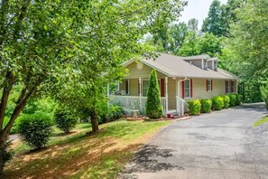 Exterior - Carolina Crest Beautiful Home (Franklin)