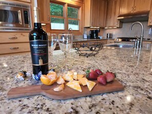 Fridge, microwave, oven, stovetop - Dolly's Ridge Perfect Mountain Getaway (Franklin)