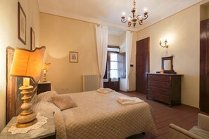 9 室のベッドルーム、アイロン / アイロン台、WiFi、ベッドシーツ