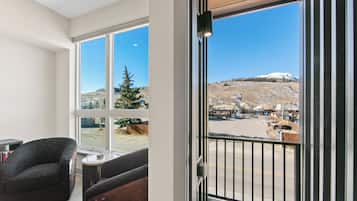 Studio (2 Bedrooms) | Property amenity