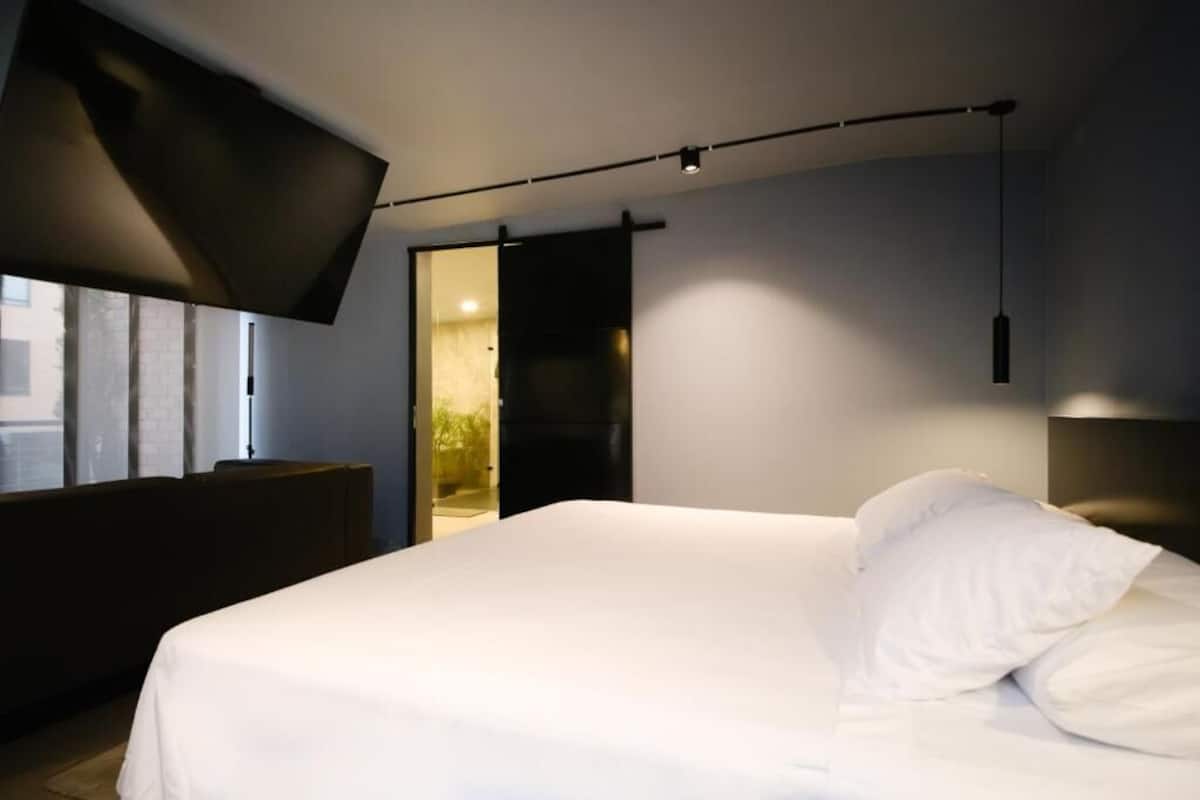Luxury Room | Free WiFi, bed sheets