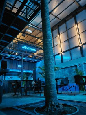 32-Zoll-LED-Fernseher mit Digitalempfang, Netflix, Streaming-Dienste