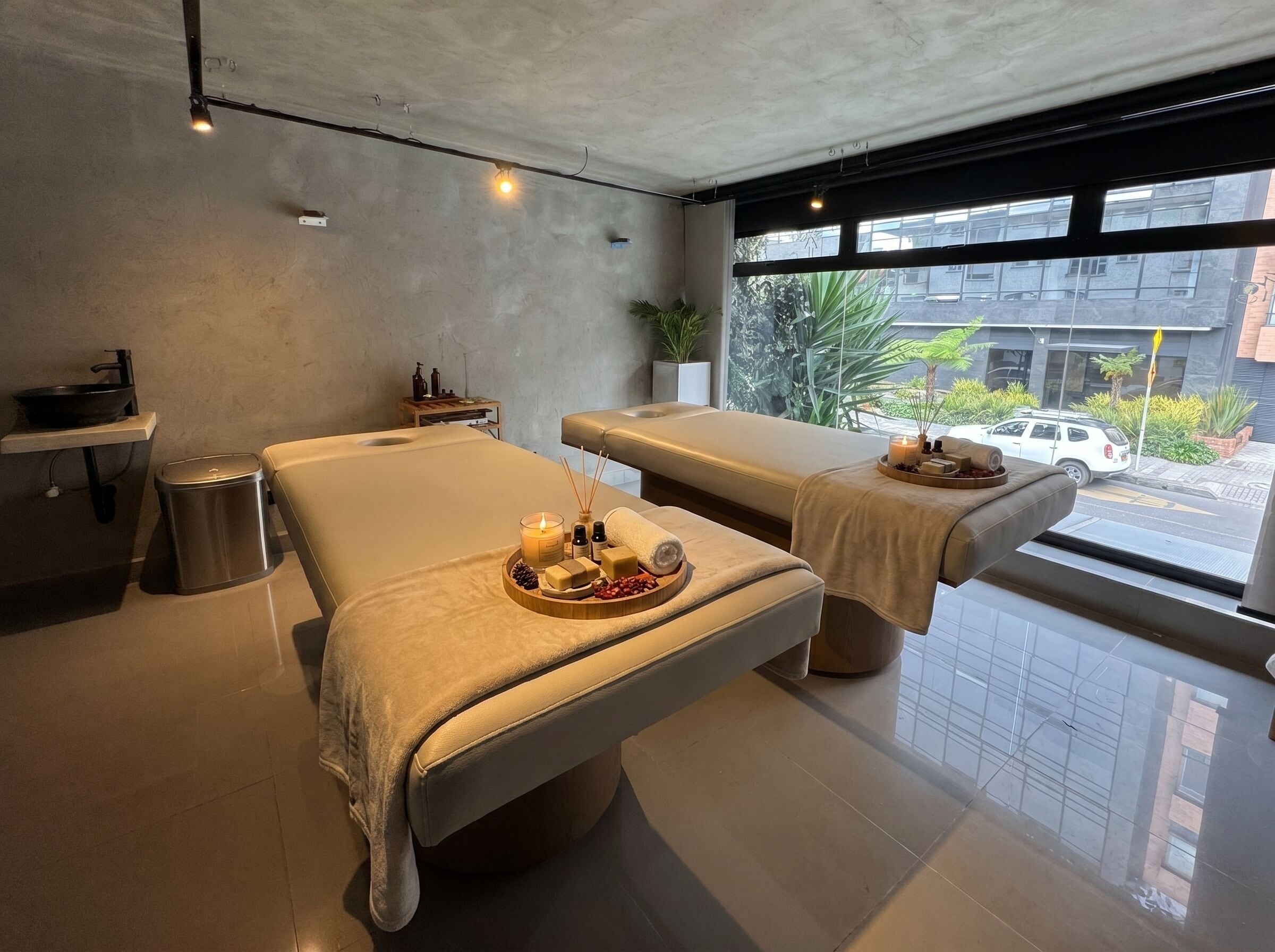 Sauna seca, massagens com pedras quentes, massagens musculares profundas