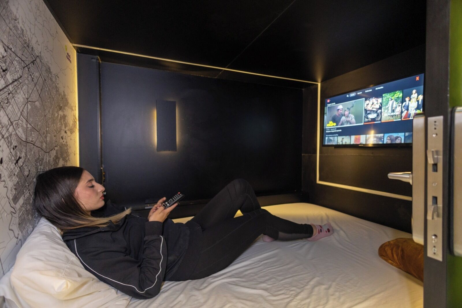 Free WiFi, bed sheets
