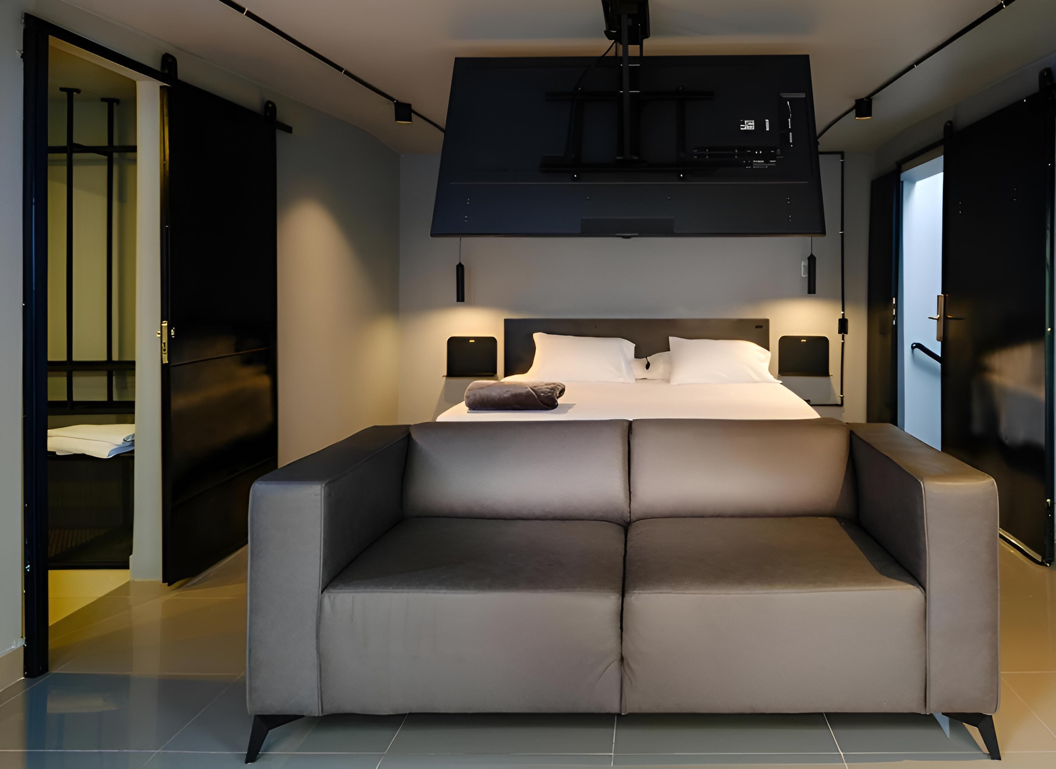 Luxury Room | Free WiFi, bed sheets