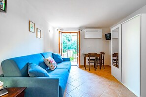 Living area - St. Mark's Terrace - Lovely Apartment! (Siensa)