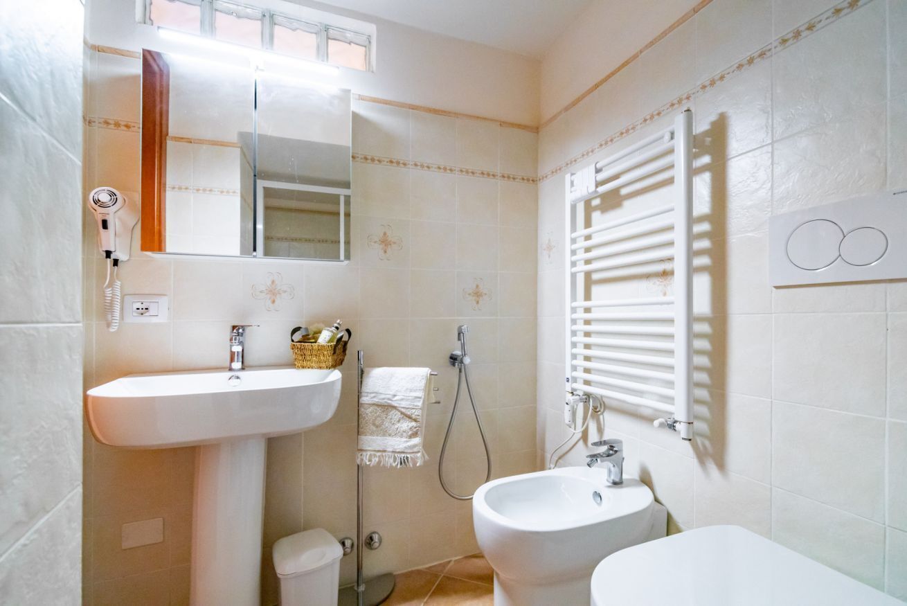 Doccia, asciugacapelli, bidet