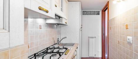 Microwave, oven, stovetop, coffee/tea maker