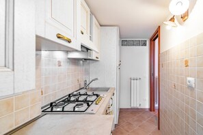 Microwave, oven, stovetop, coffee/tea maker