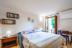 1 bedroom, iron/ironing board, Internet - St. Mark's Terrace - Lovely Apartment! (Siensa)