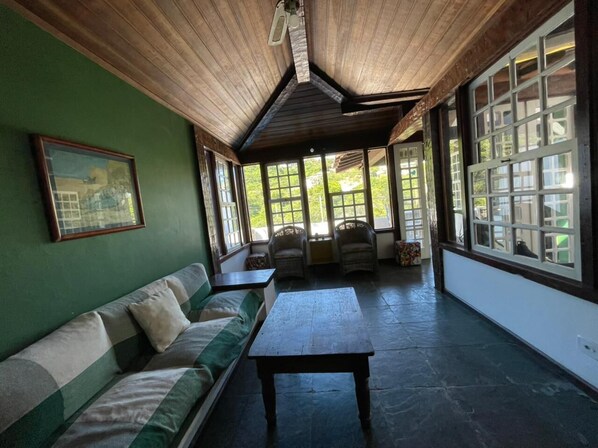 Living area - Disponível Réveillon, Menos de 50 Metros da Praia da Ferradura ! (Village de Búzios Armação dos Búzios)