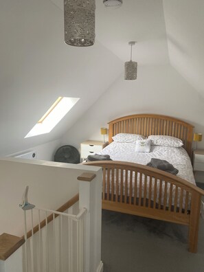 2 soverom, strykejern/-brett, reiseseng for barn og wi-fi (inkludert)