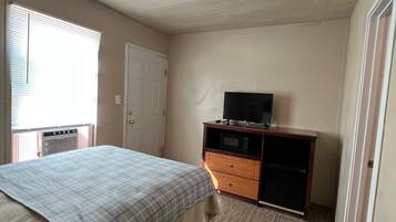 Basic Single Room | 1 bedroom, desk, free WiFi, bed sheets