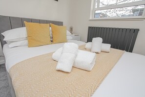3 makuuhuonetta, silitysrauta/-lauta, ilmainen Wi-Fi, vuodevaatteet