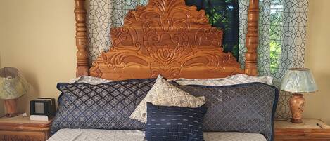 1 Schlafzimmer, Zimmersafe, Schreibtisch, Bügeleisen/Bügelbrett