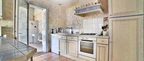 Kühlschrank, Ofen, Herdplatte, Geschirrspüler